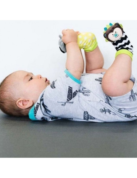 Düo - Calcetines sonajero Erizo y Mapache. Bebé jugando con sus calcetines.