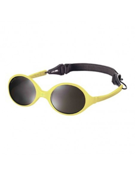 Gafas de sol de color amarillo con correa negra.