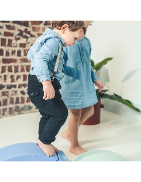 BALOIÇO GOLFINHO MOES em borracha EVA para jogo livre que permite desenvolver a autonomia e imaginação da criança