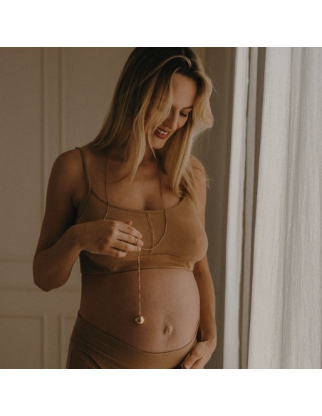 Joya Embarazo Joy de Ilado puesta en embarazada con mujer