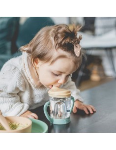 Taza antifugas Sophie (BPA free). Taza con la imagen de Sophie de color verde y naranja 2