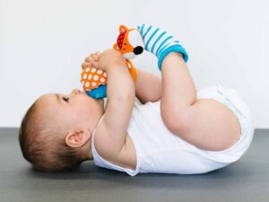 Absorber Romance Dictadura Cuáles son los mejores juguetes para bebés de 0 a 6 meses?