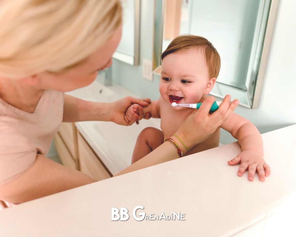 Primeros dientes de bebé cepillo de dientes eléctrico